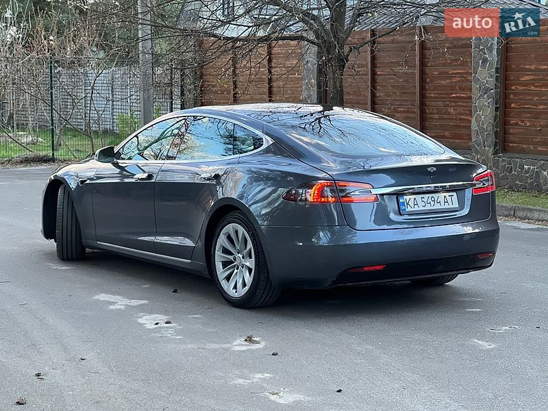Лифтбек Tesla Model S 2018 в Киеве