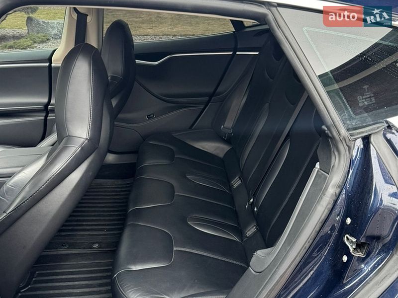 Ліфтбек Tesla Model S 2015 в Умані
