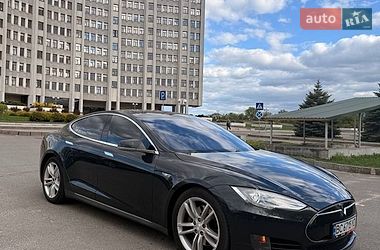 Лифтбек Tesla Model S 2012 в Львове