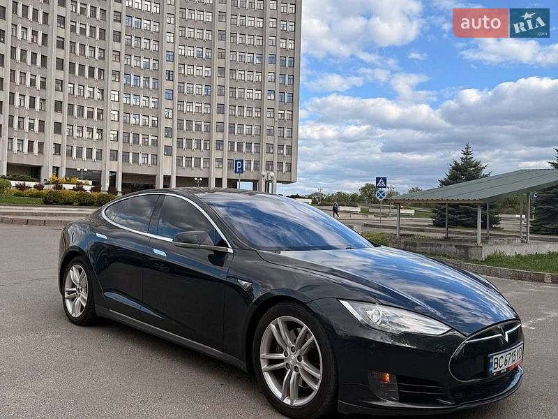 Лифтбек Tesla Model S 2012 в Львове
