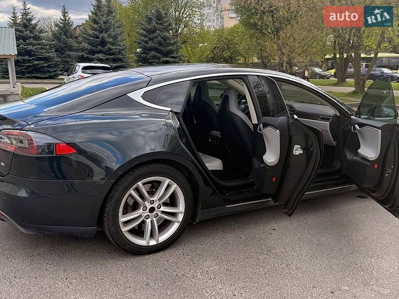 Лифтбек Tesla Model S 2012 в Львове