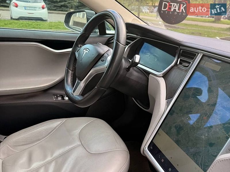 Лифтбек Tesla Model S 2012 в Львове