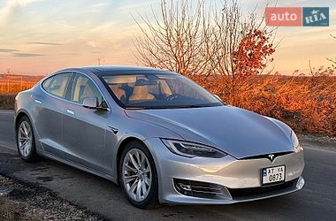 Ліфтбек Tesla Model S 2016 в Івано-Франківську