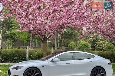 Лифтбек Tesla Model S 2015 в Мукачево