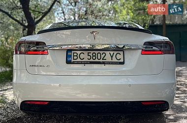 Лифтбек Tesla Model S 2018 в Львове
