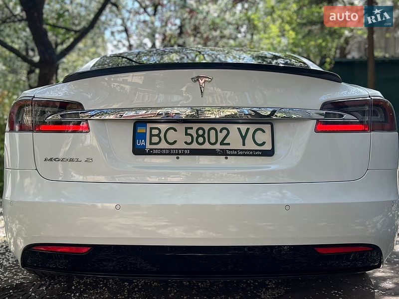 Лифтбек Tesla Model S 2018 в Львове