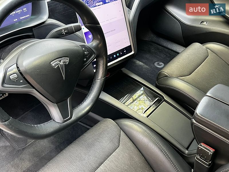 Лифтбек Tesla Model S 2018 в Львове