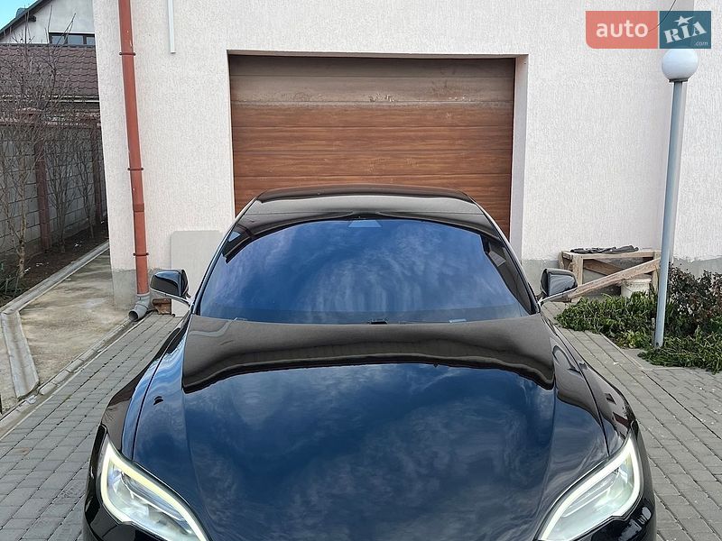 Лифтбек Tesla Model S 2017 в Николаеве