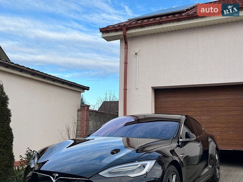 Лифтбек Tesla Model S 2017 в Николаеве