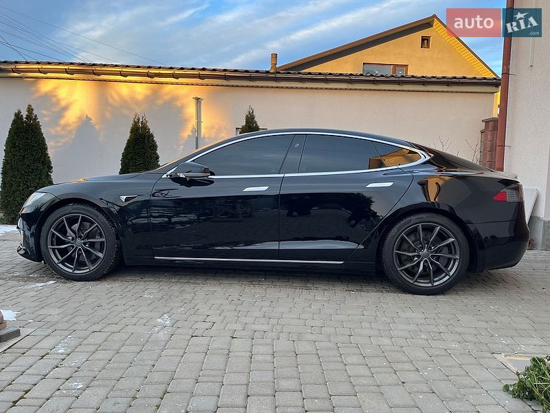 Лифтбек Tesla Model S 2017 в Николаеве