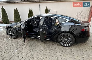 Лифтбек Tesla Model S 2017 в Николаеве