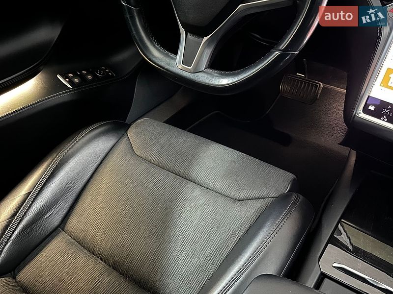 Лифтбек Tesla Model S 2017 в Николаеве