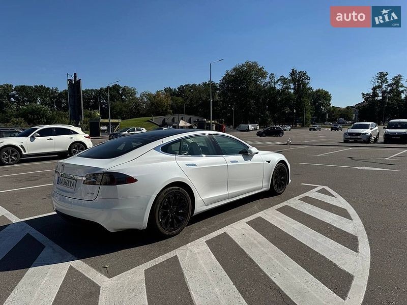Ліфтбек Tesla Model S 2017 в Києві