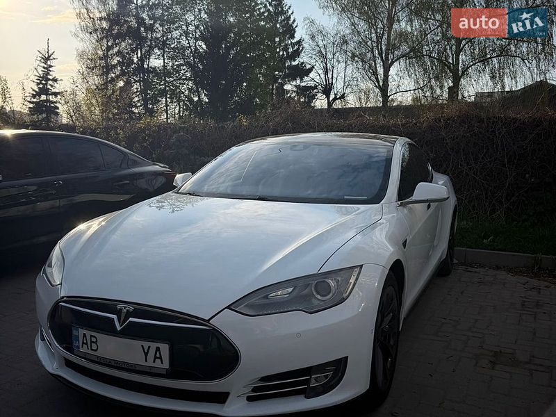 Ліфтбек Tesla Model S 2014 в Вінниці