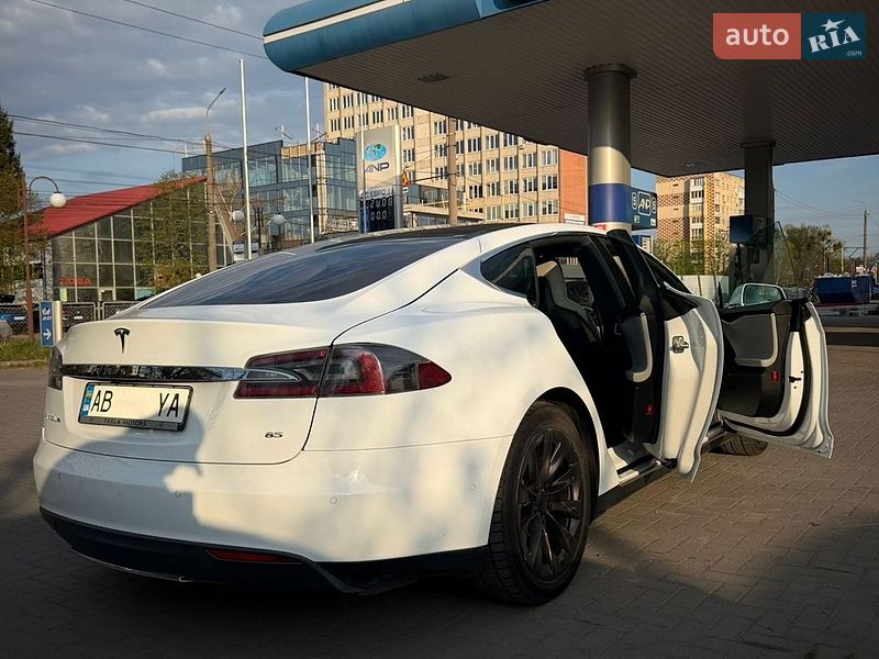 Ліфтбек Tesla Model S 2014 в Вінниці