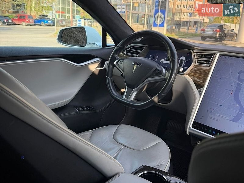 Ліфтбек Tesla Model S 2014 в Вінниці