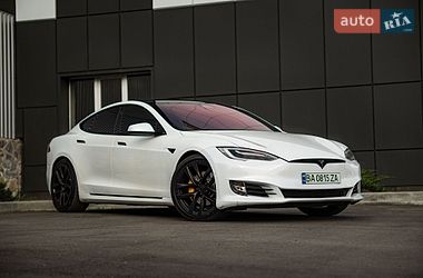 Лифтбек Tesla Model S 2017 в Кропивницком