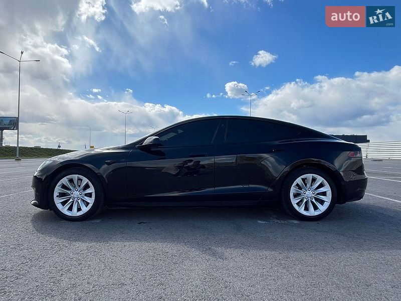 Лифтбек Tesla Model S 2018 в Львове