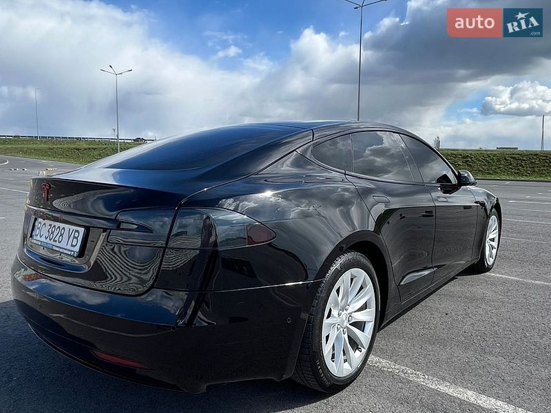 Лифтбек Tesla Model S 2018 в Львове