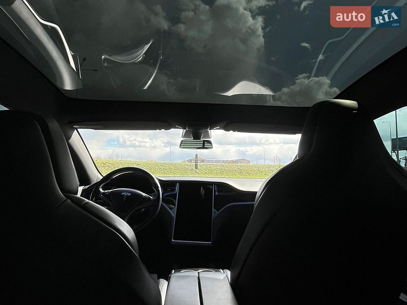 Лифтбек Tesla Model S 2018 в Львове