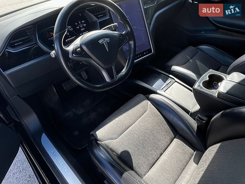 Лифтбек Tesla Model S 2018 в Львове