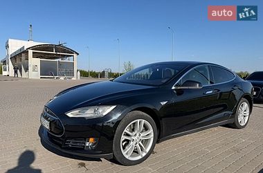 Лифтбек Tesla Model S 2015 в Львове