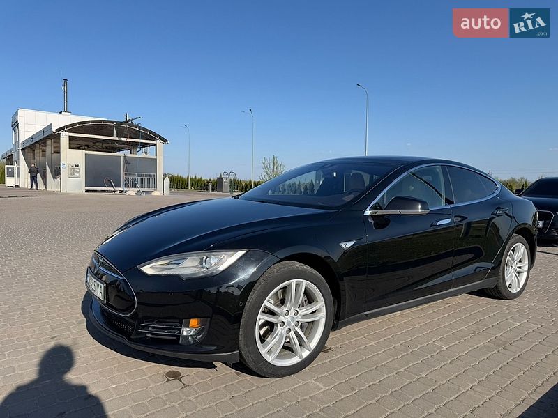 Лифтбек Tesla Model S 2015 в Львове