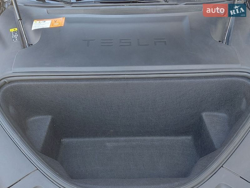 Лифтбек Tesla Model S 2018 в Николаеве