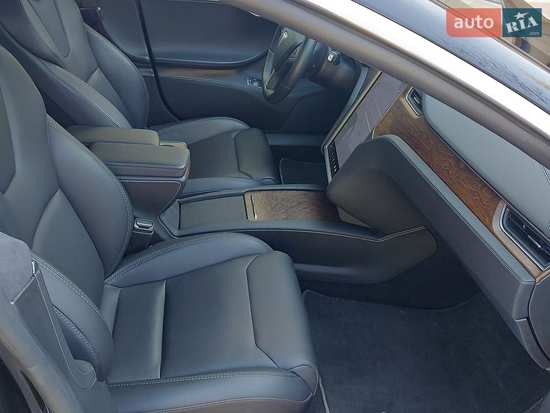 Лифтбек Tesla Model S 2018 в Николаеве