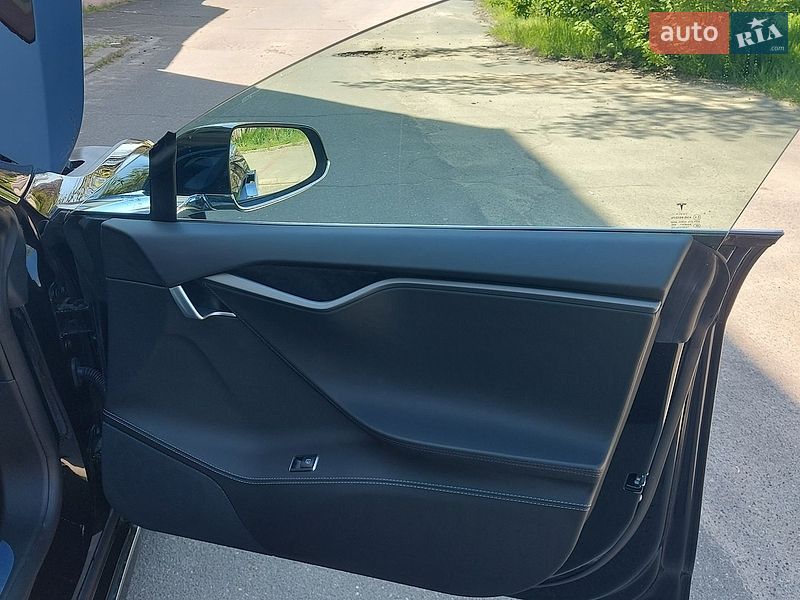 Лифтбек Tesla Model S 2018 в Николаеве