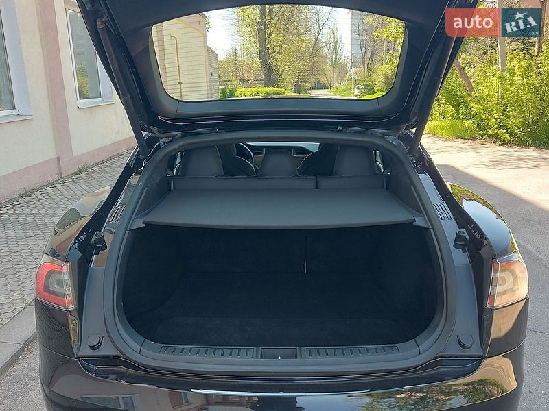 Лифтбек Tesla Model S 2018 в Николаеве