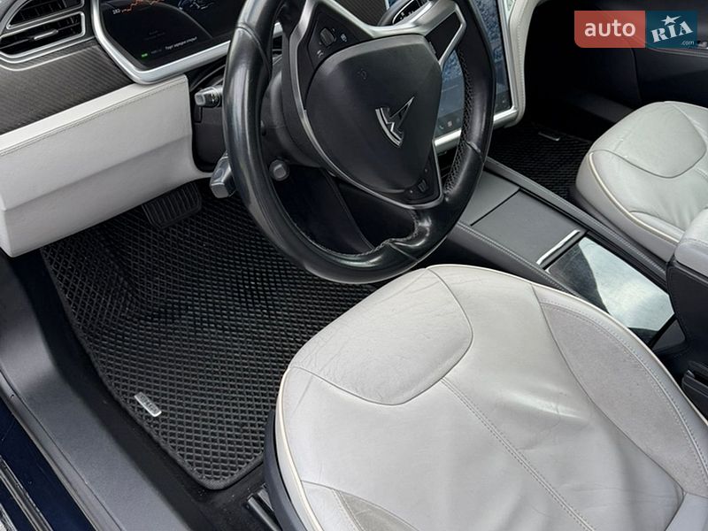 Лифтбек Tesla Model S 2014 в Чернигове
