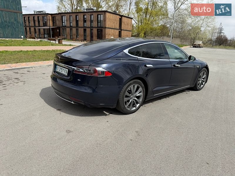 Лифтбек Tesla Model S 2014 в Чернигове