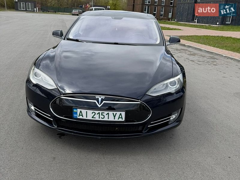 Лифтбек Tesla Model S 2014 в Чернигове
