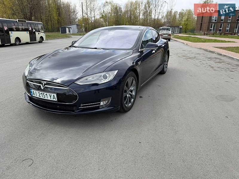 Лифтбек Tesla Model S 2014 в Чернигове