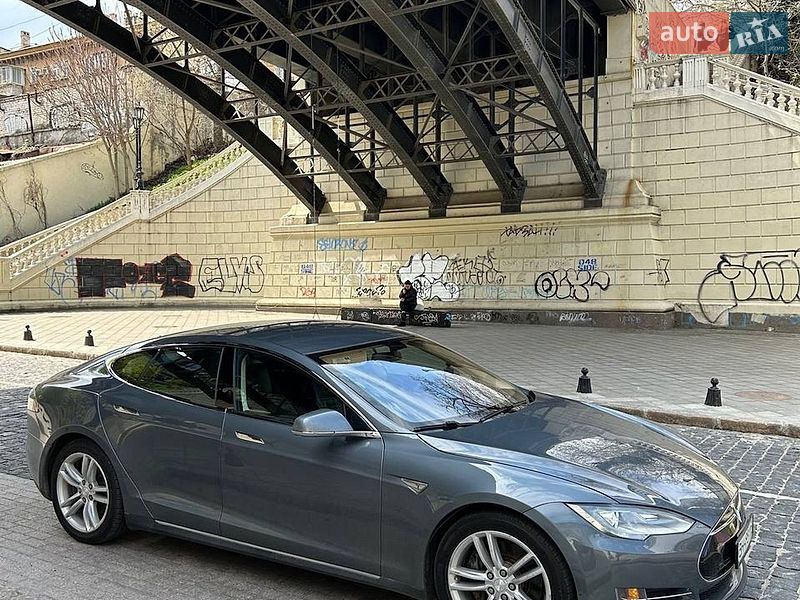 Лифтбек Tesla Model S 2013 в Одессе