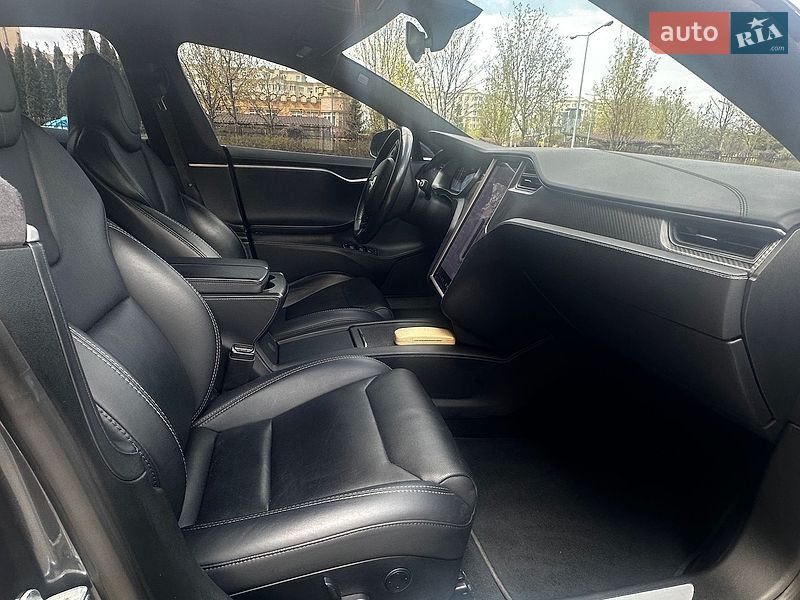 Ліфтбек Tesla Model S 2018 в Києві