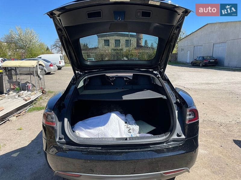 Лифтбек Tesla Model S 2014 в Львове