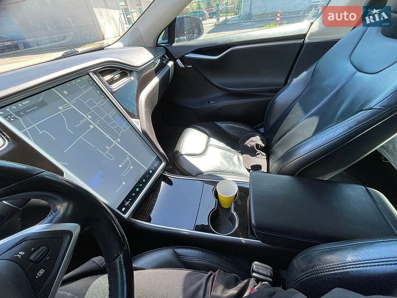 Лифтбек Tesla Model S 2014 в Львове