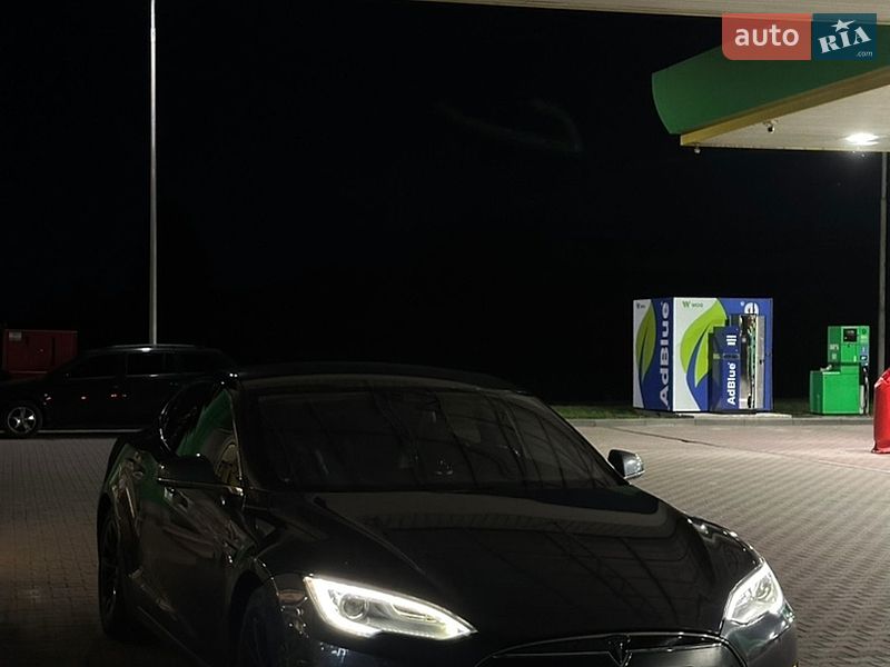 Лифтбек Tesla Model S 2015 в Ивано-Франковске