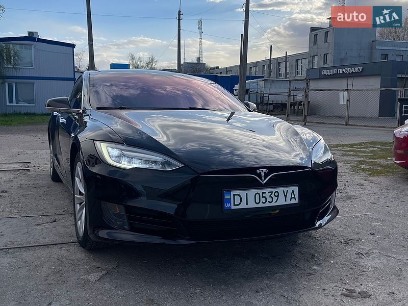 Ліфтбек Tesla Model S 2017 в Києві
