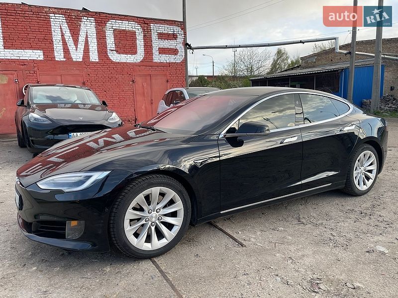 Ліфтбек Tesla Model S 2017 в Києві