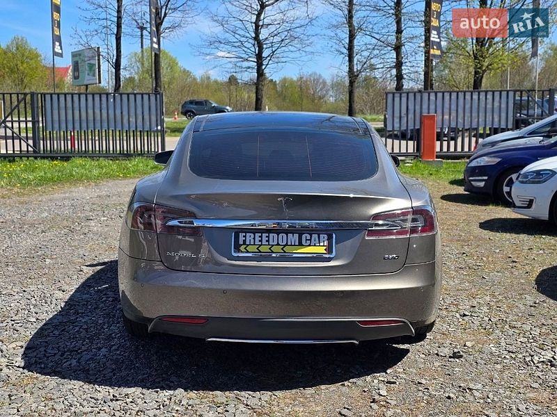 Лифтбек Tesla Model S 2015 в Львове
