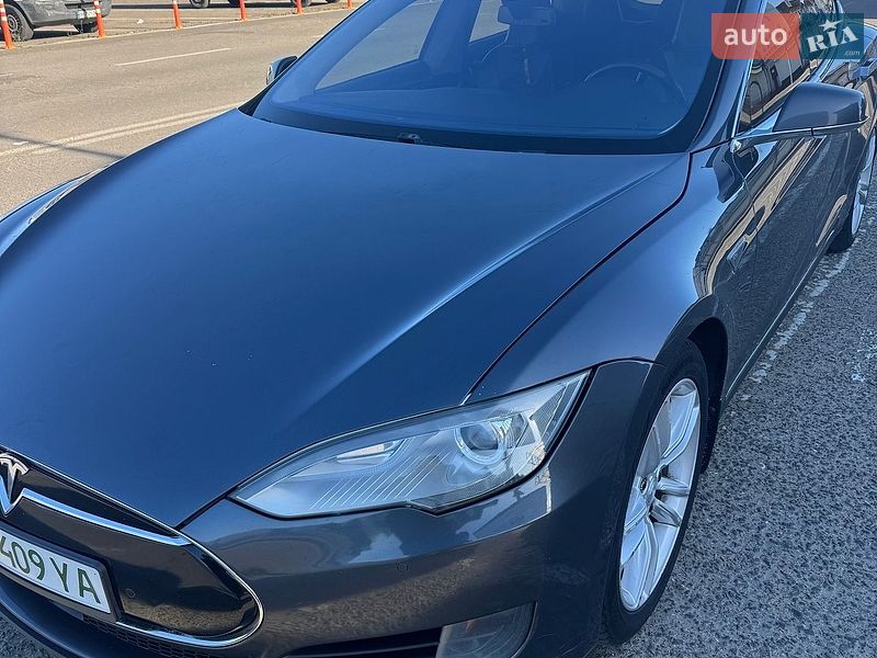 Tesla Model S 2015