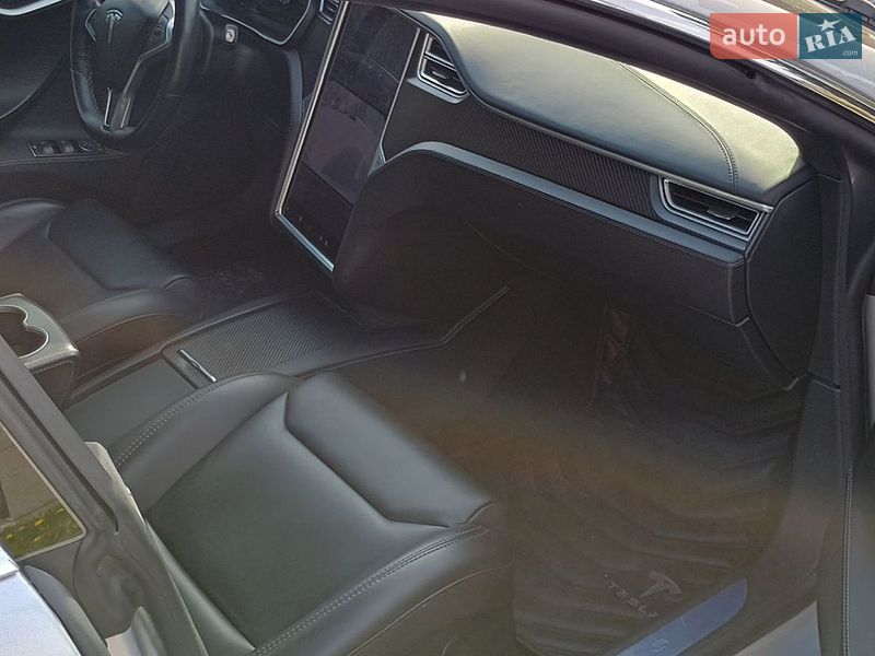 Лифтбек Tesla Model S 2018 в Днепре