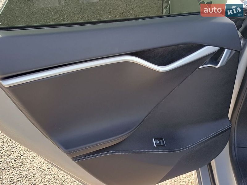 Лифтбек Tesla Model S 2018 в Днепре