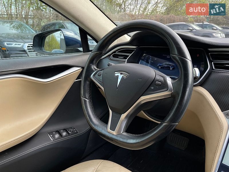 Ліфтбек Tesla Model S 2014 в Луцьку