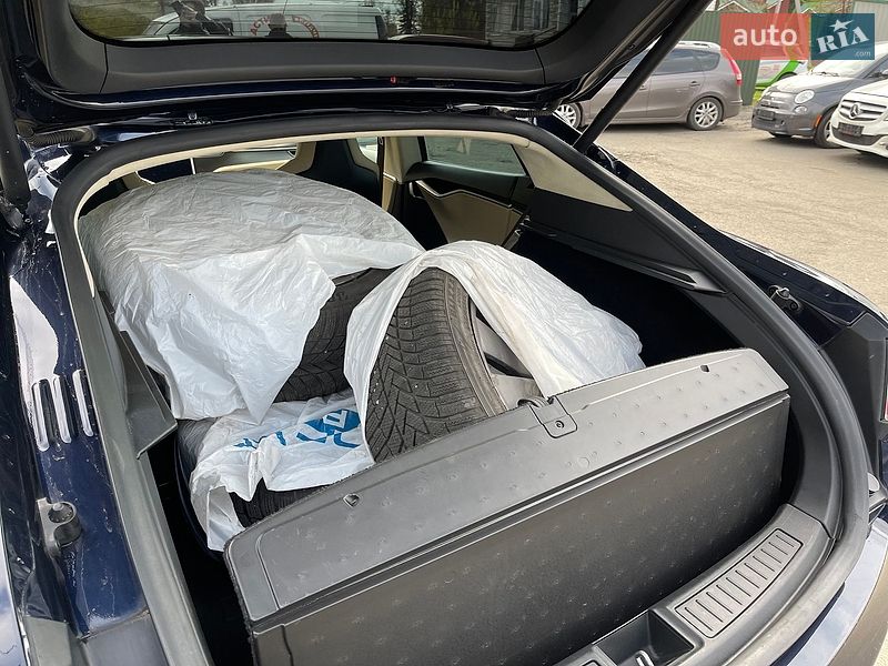 Ліфтбек Tesla Model S 2014 в Луцьку