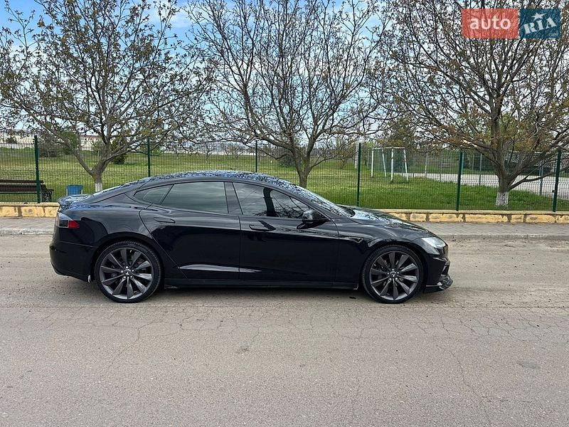 Ліфтбек Tesla Model S 2016 в Одесі
