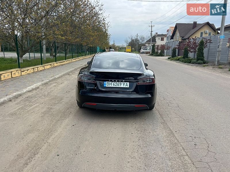 Ліфтбек Tesla Model S 2016 в Одесі